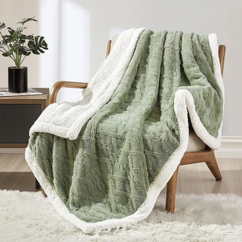 KASYLAN Sherpa Fleece Blanket 127x152cm Olive Green, condition new, no box